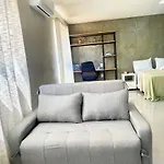 Apt 3 Comfort Steps From The Beach And Shopping!